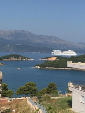 Отель Helen's House  Ksamil